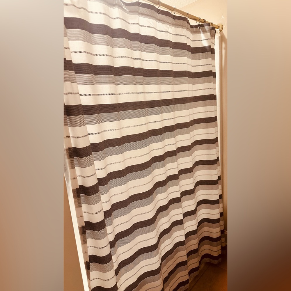 Navy & cream Striped Shower Curtain + 2 decorative towels